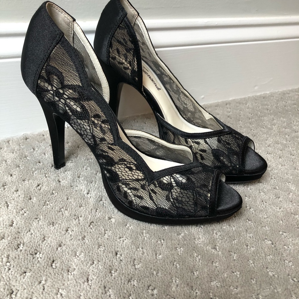 Lulu Townsend Black Lace Peep Toe *new* Size 7
